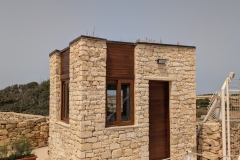 aretrop-construction-hagar-qim-security-hut.jpg